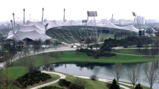 Olympiapark mit Olympiastadion in München, 1999