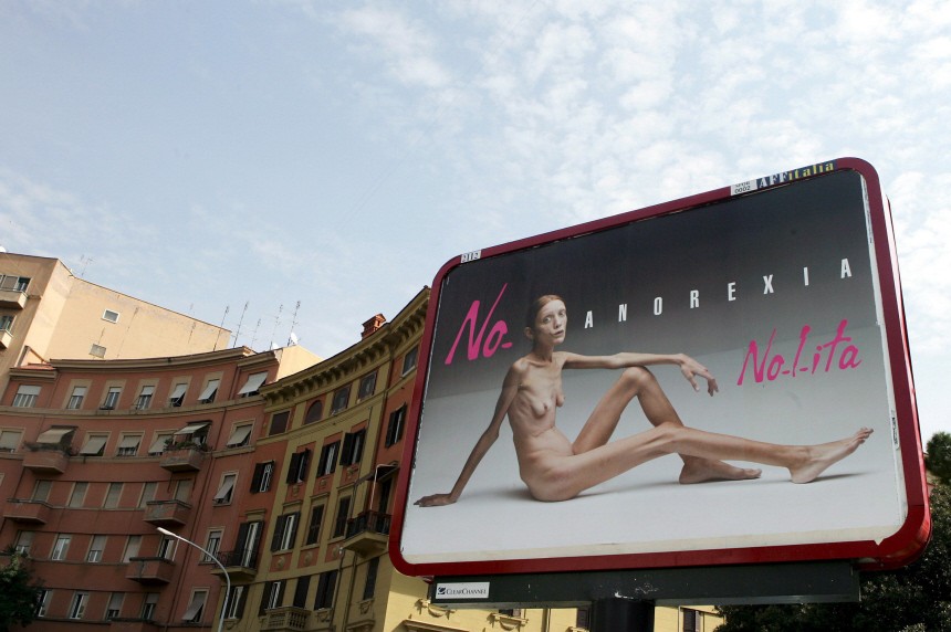 Werbung mit nackter Magersüchtiger in Italien