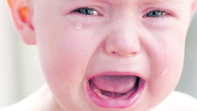 Baby Kind weint Tränen Weinen