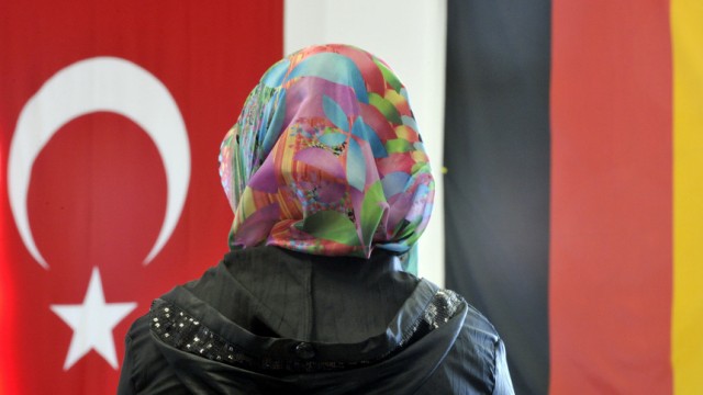Moschee-Besucherin mit Kopftuch Islam
