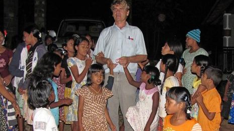 Poing: Michael Kreitmeir betreibt in Sri Lanka das Kinderdorf "Little Smile". Die Gemeinde Poing unterstützt ihn dabei mit Spenden. Doch nun wird Kreitmeir von der Justiz verfolgt.