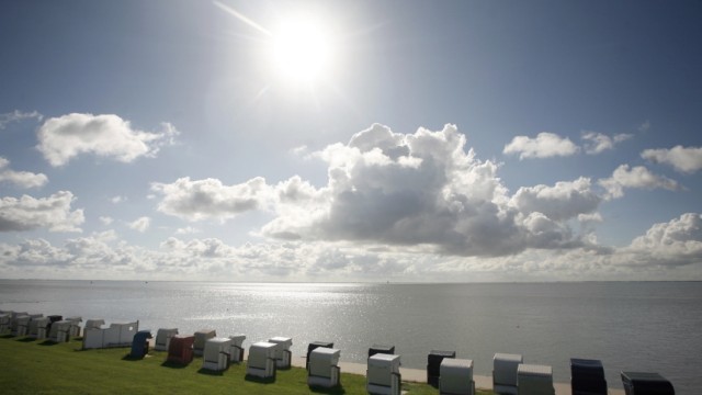 Fäkalien in der Nordsee: Wilhelmshaven ist ein beliebter Urlaubsort. Wird die rote Fahne am Strand gehisst, ist Vorsicht geboten: Es könnte eine Flut von Fäkalien drohen.