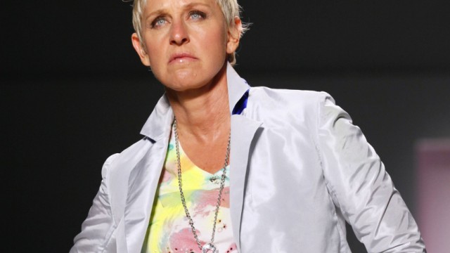 New York Fashion Week 2011: Nicht so bierernst, wie es scheint: Komikerin Ellen DeGeneres parodierte als Model für den Designer Richie Rich und sein Label Heatherette die gestrengen Gesichtsausdrücke der Models auf dem Laufsteg.