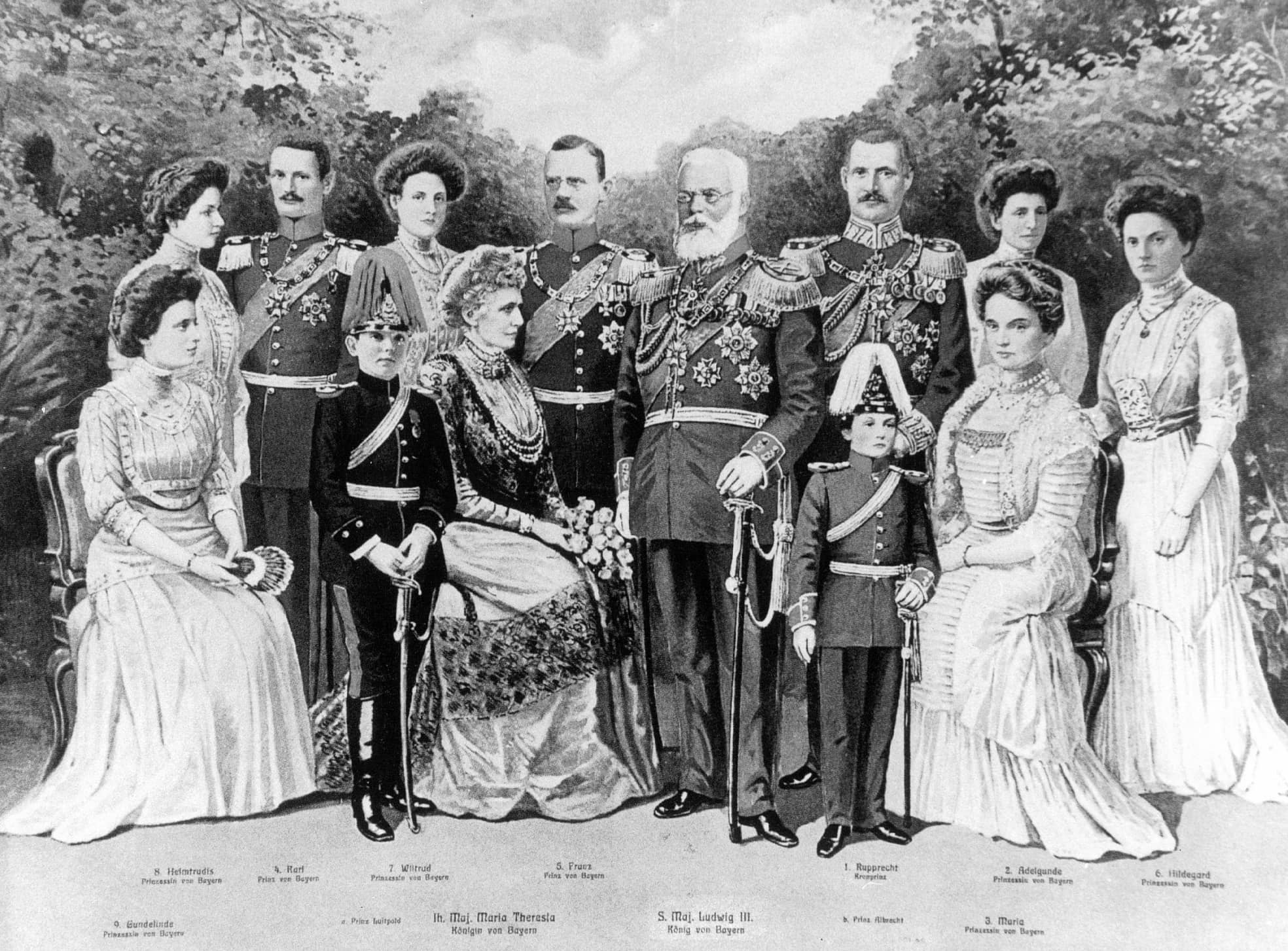 König Ludwig III. von Bayern im Kreis seiner Familie - mit Prinz Luitpold (vordere Reihe, zweiter von links) und Prinz Albrecht (vordere Reihe, zweiter von rechts)