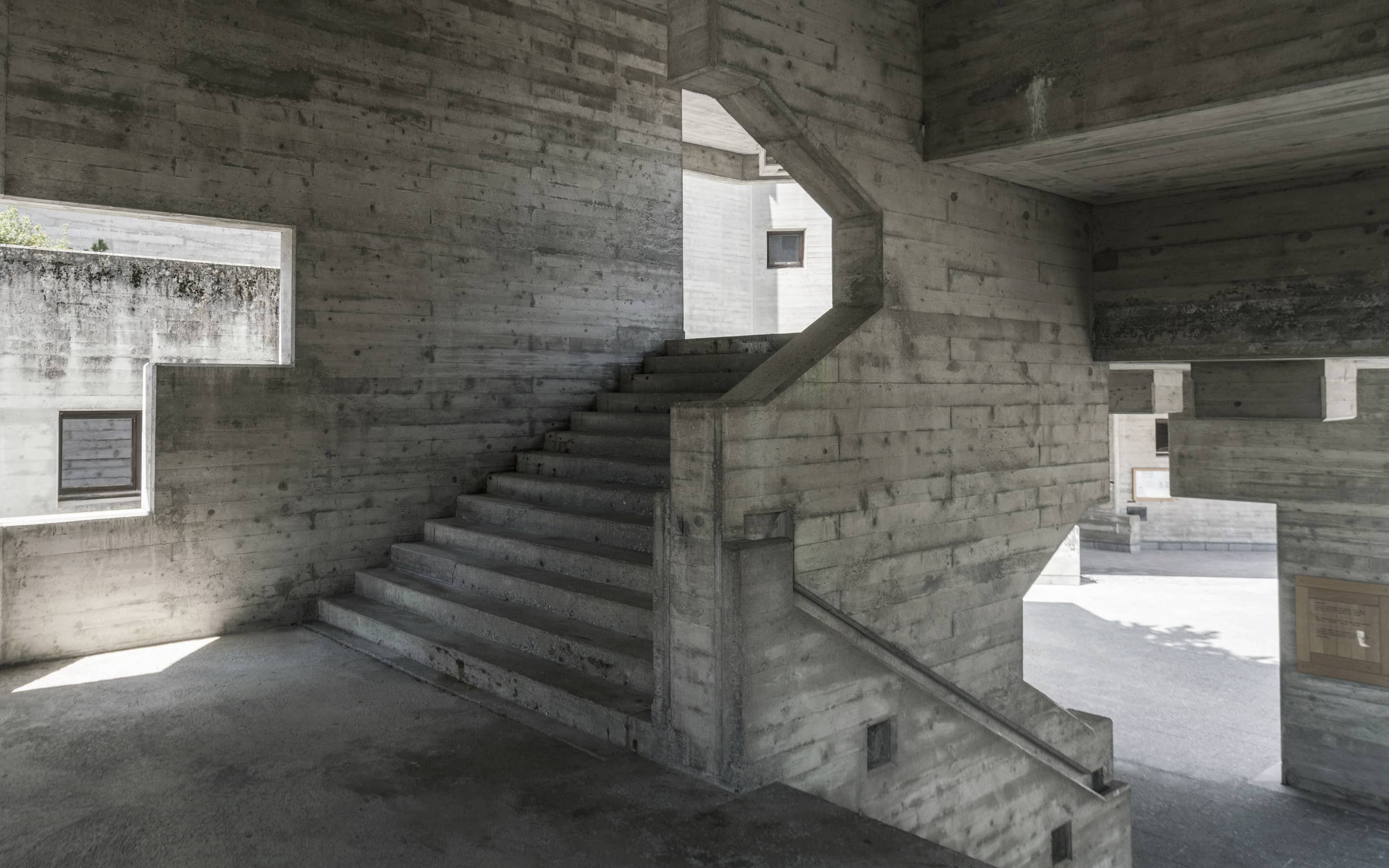 Die Eglise Saint-Nicolas in der Schweiz ist ein Beispiel brutalistischer Beton-Architektur.