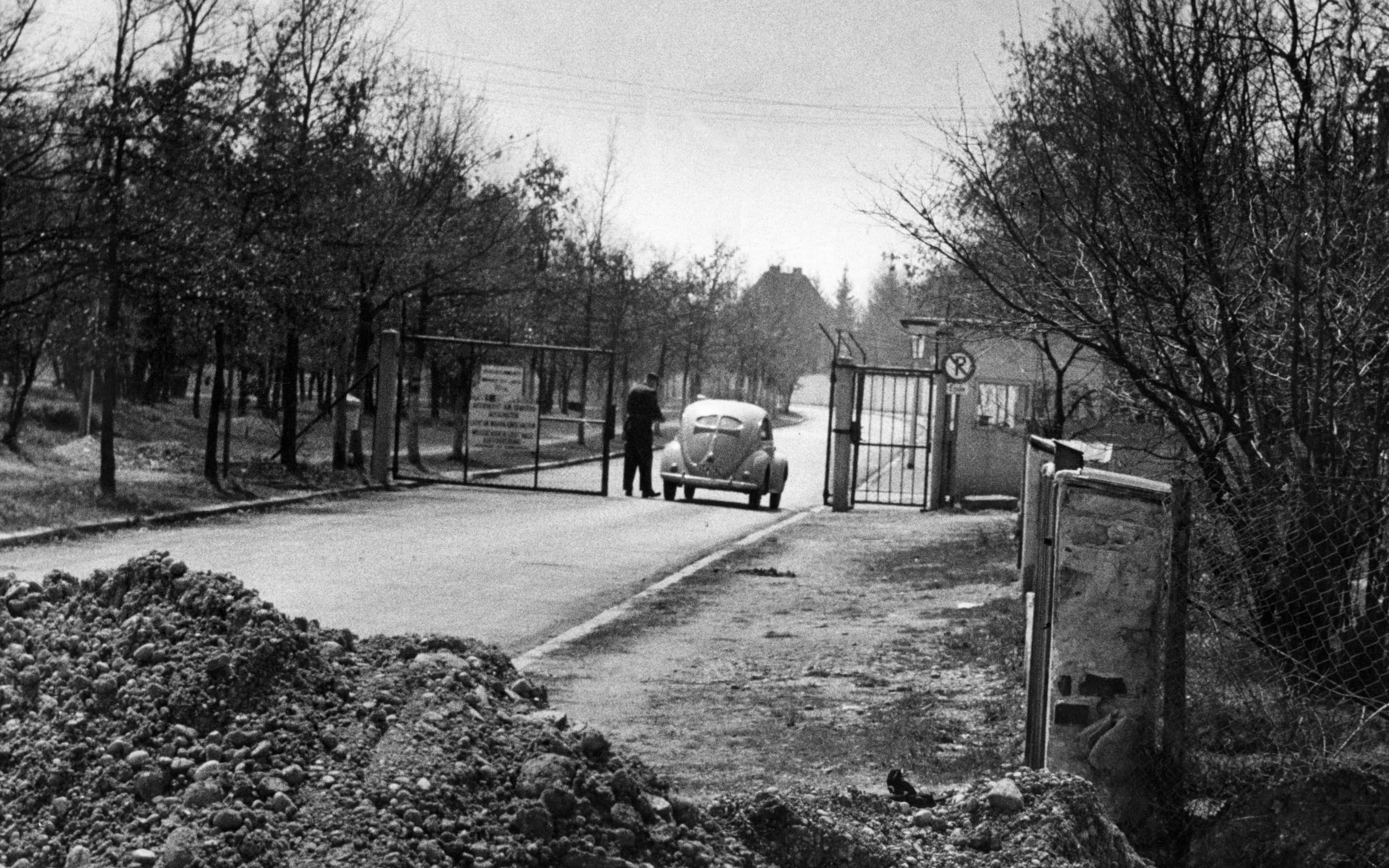 Sicherer Hafen für alte Seilschaften: Einfahrt zum BND-Gelände in Pullach 1954