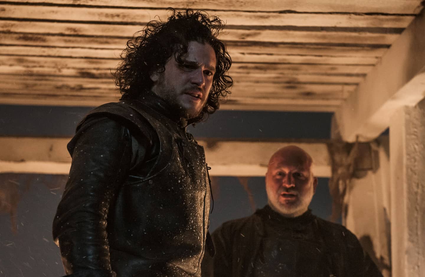 Jon Snow mit Nachtwachen-Mitglied Janos Slynt während der Schlacht um die Schwarze Festung