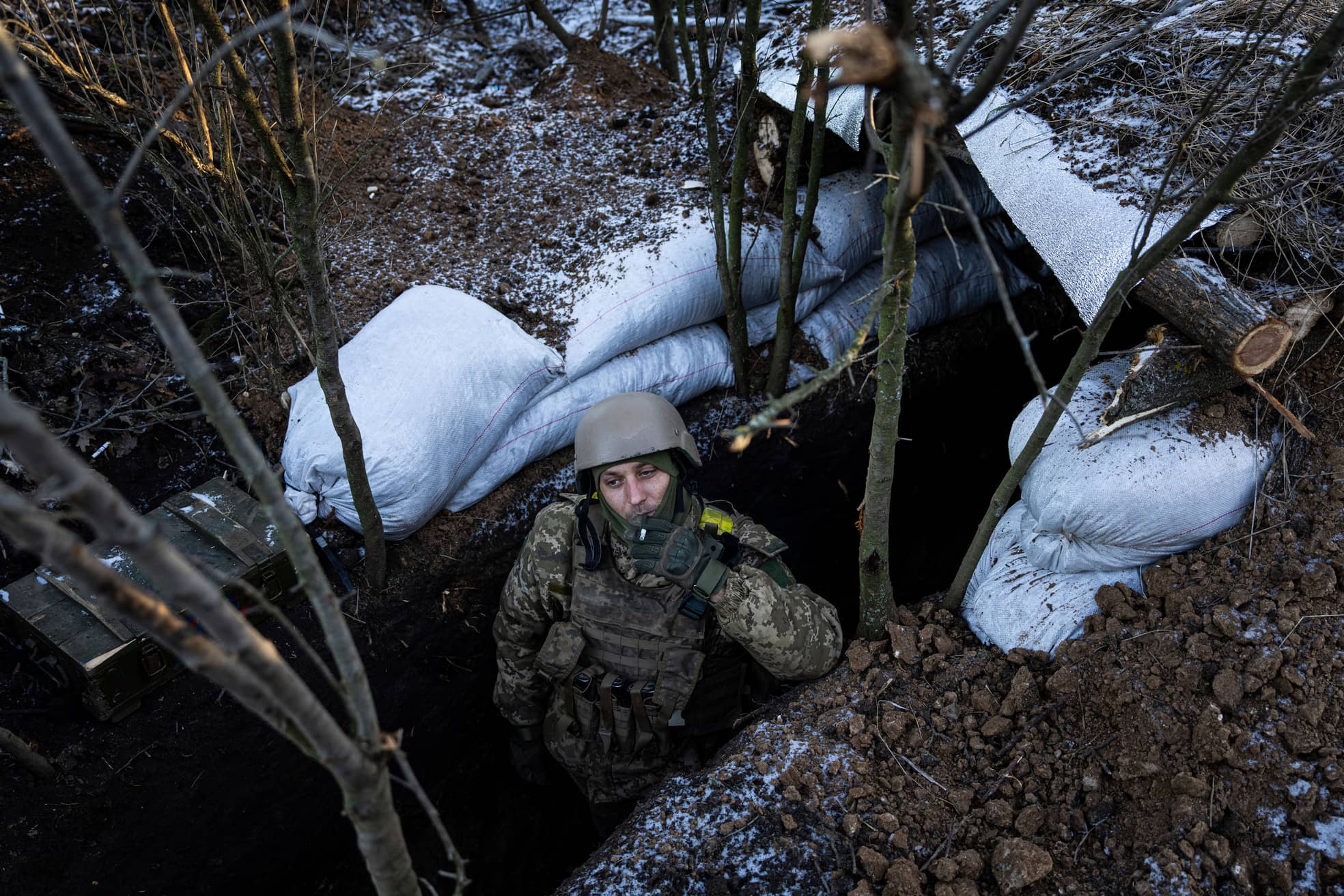Warten im Schützengraben: ein ukrainischer Soldat im Januar 2023 in der Nähe von Bachmut.