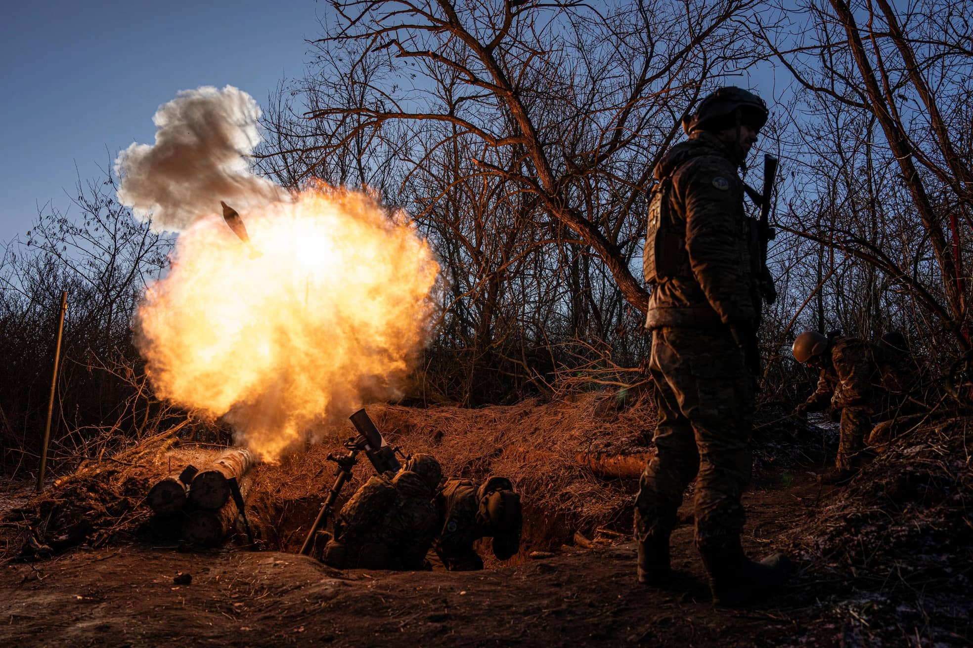 „Das eigentliche Schießen ist schnell vorüber“: Soldaten feuern einen Mörser ab.
