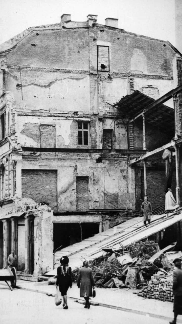 In das vom Krieg stark zerstörte Gebäude zog die SZ nach der Lizenzerteilung ein. 