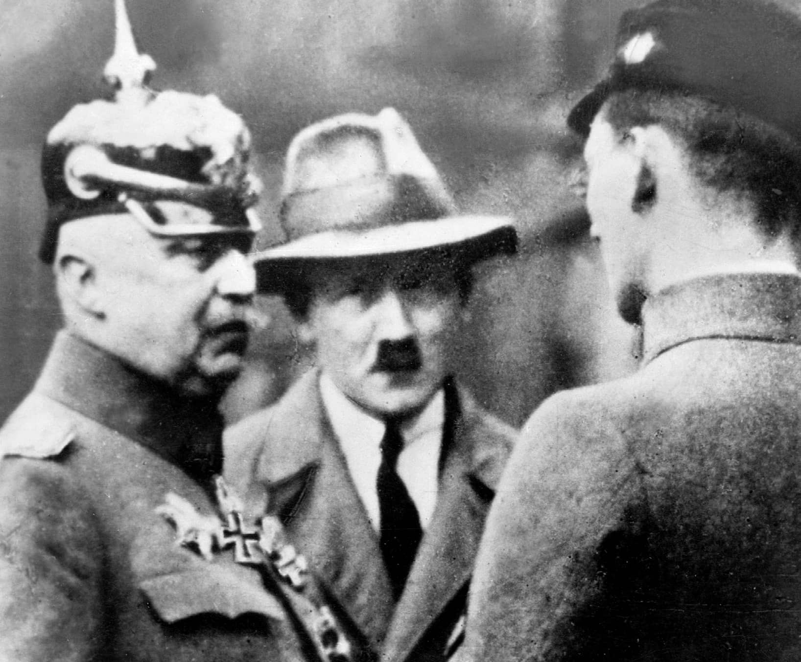 Die Verschwörer Erich Ludendorff (links) und Adolf Hitler im April 1923.