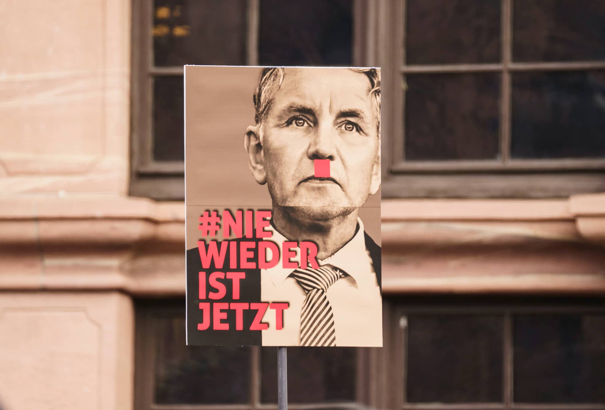 Plakat bei einer Demonstration gegen Rechtsextremismus in Frankfurt am 20. Januar.