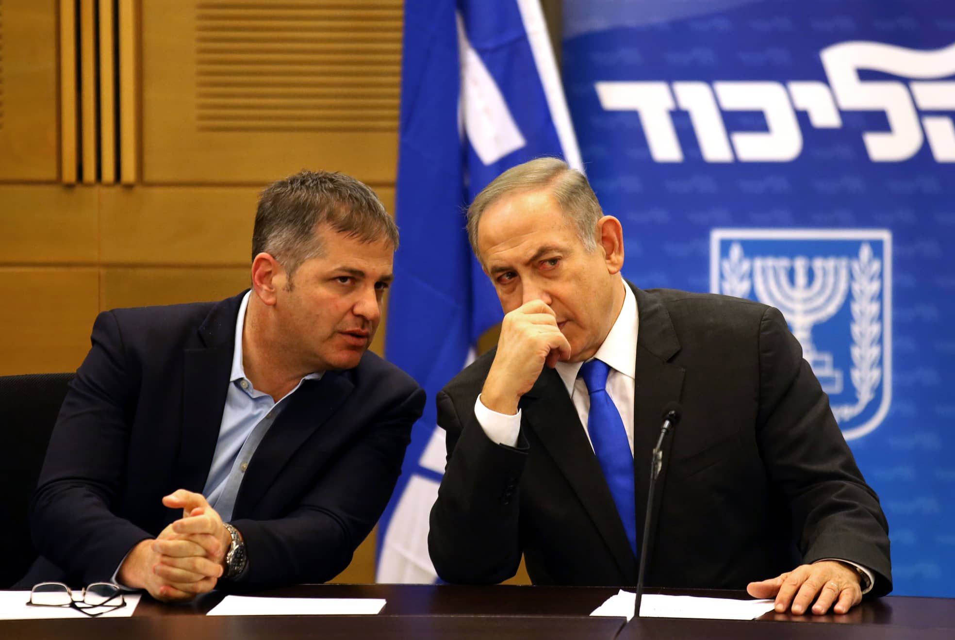Netanjahu mit Bildungsminister Joav Kisch.