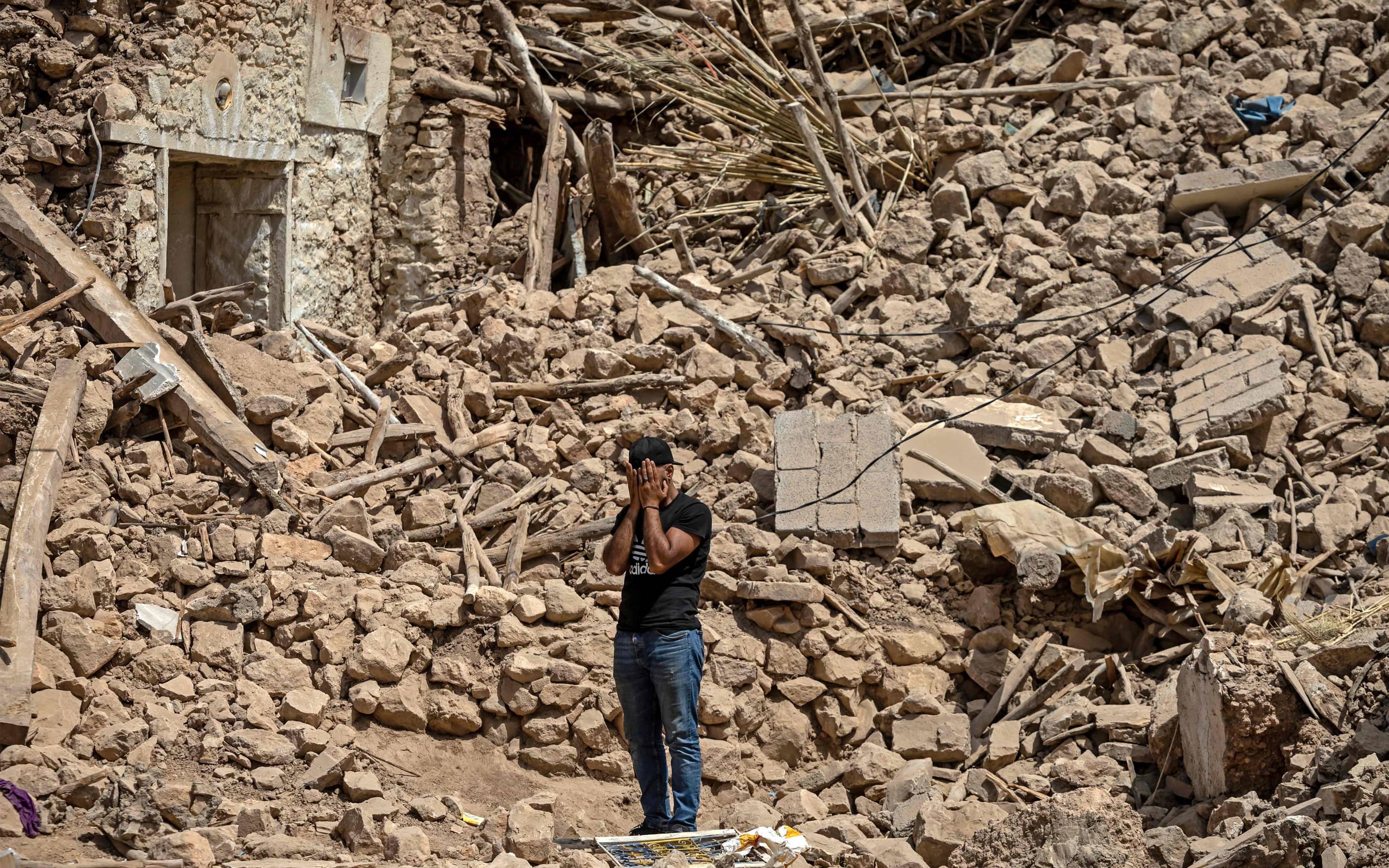 Zerstörte Häuser im Ort Douzrou im Atlasgebirge.