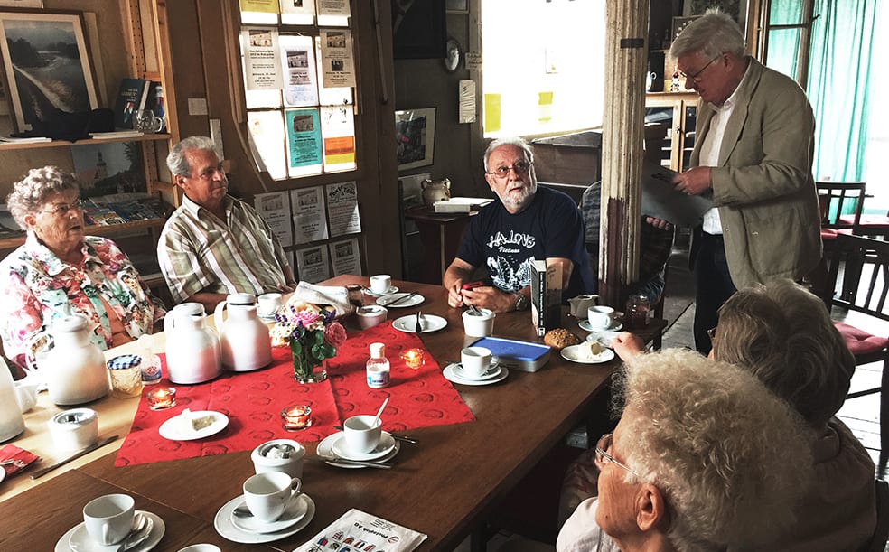 Themars Senioren diskutieren beim wöchentlichen „Oldie-Frühstück“ die Entwicklung der Stadt.