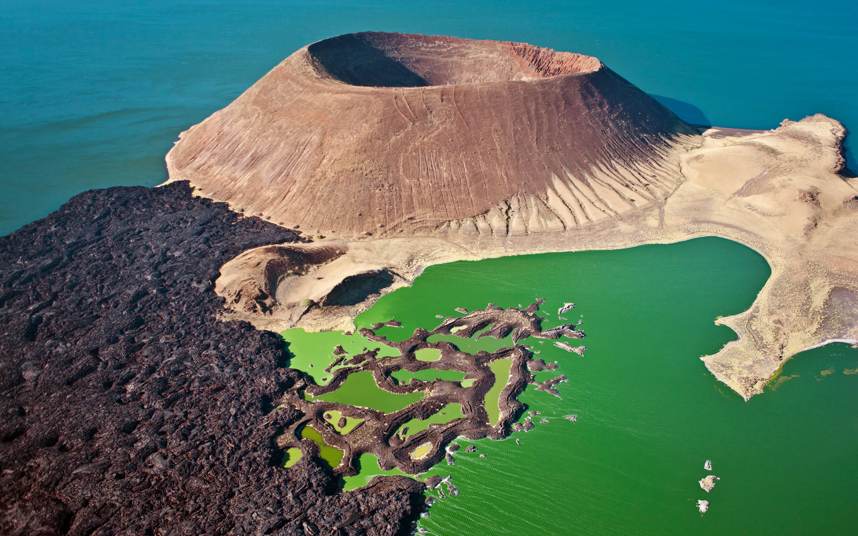 Озера южных островов. Кратер Набийотум, Кения..