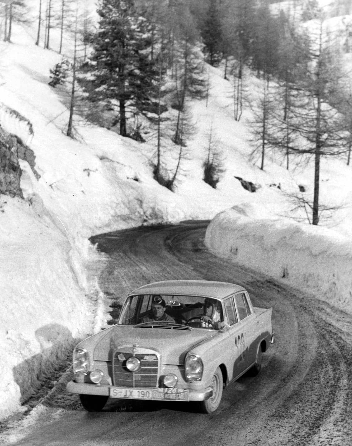 Der erste Triumph eines deutschen Fahrers in Monte Carlo: Walter Schock und Rolf Moll in ihrem Mercedes 220 SE.